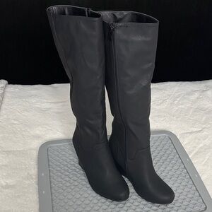 Elegant Black Wedge Boots